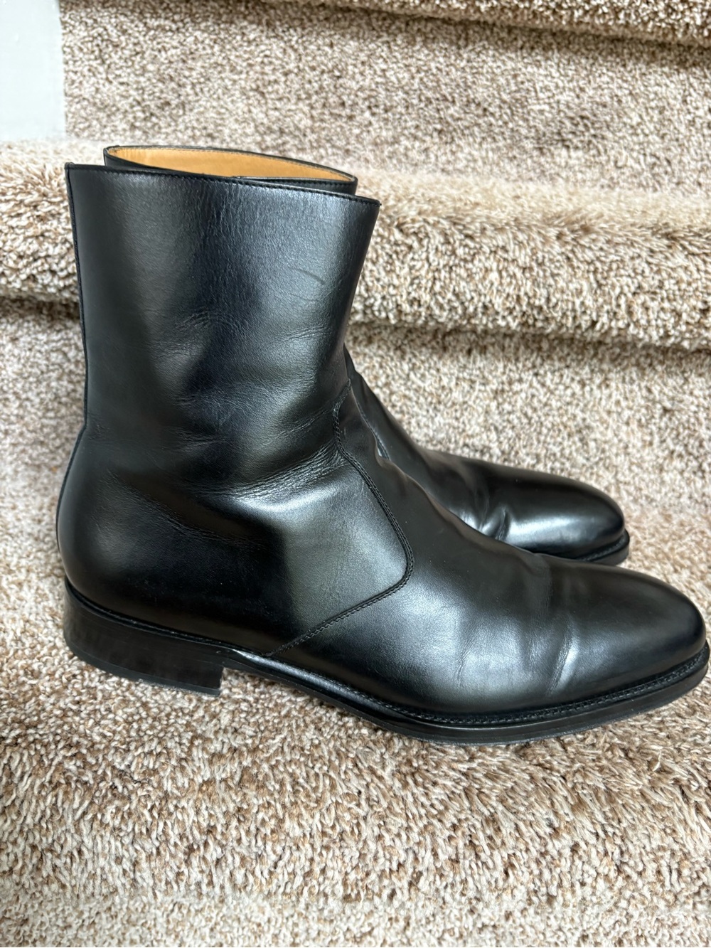Magnanni Black Leather Chelsea-Style Ankle Boots